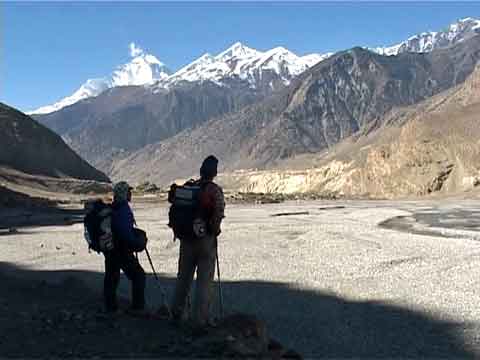 
Looking Back At Dhaulagiri Trekking Towards Kagbeni - Nepal Himalaya-Trekking im Reich der Achttausender DVD
